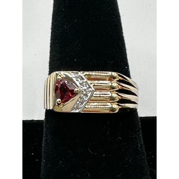 10K Yellow Gold Mens Ring with Diamond chips / Garnet Size 11 - Picture 2 of 5